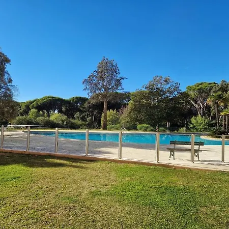 アパート Dans Le Golf Saint-Raphaël