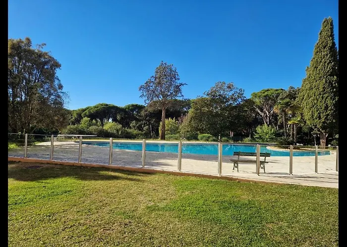 アパート Dans Le Golf Saint-Raphaël