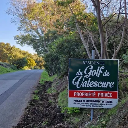 Dans Le Golf アパート *